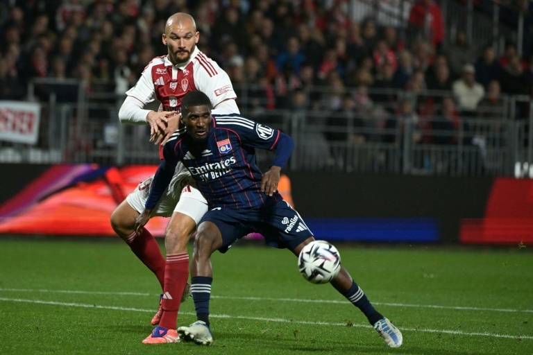 En infériorité numérique, Lyon ramène un point de Brest