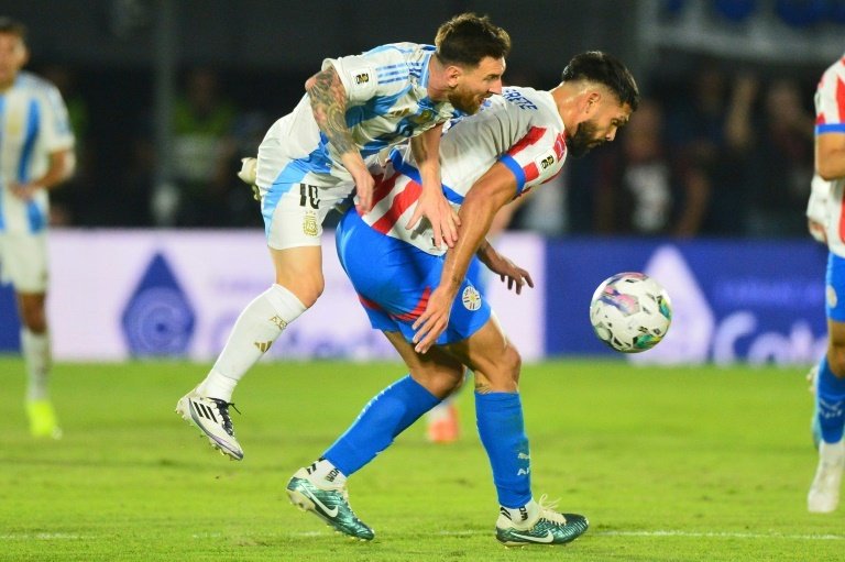 L'Argentine battue au Paraguay (2-1) mais toujours en tête