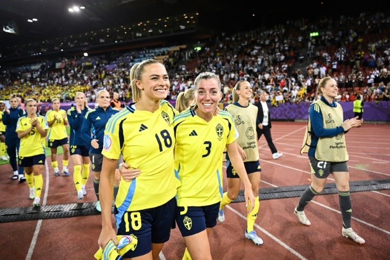 Modèle d'intelligence de jeu, Linda Sembrant aimerait enfin, à 38 ans, remporter un trophée avec la Suède avant de dire adieu à sa sélection, mais il faudra déjà battre l'Angleterre en quarts de finale de l'Euro-2025 jeudi (21h00) à Zurich.