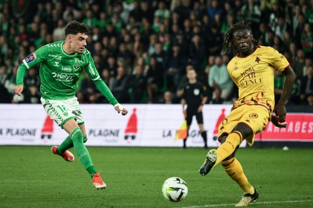 Saint-Etienne prend une petite option, Metz préserve ses chances. afp