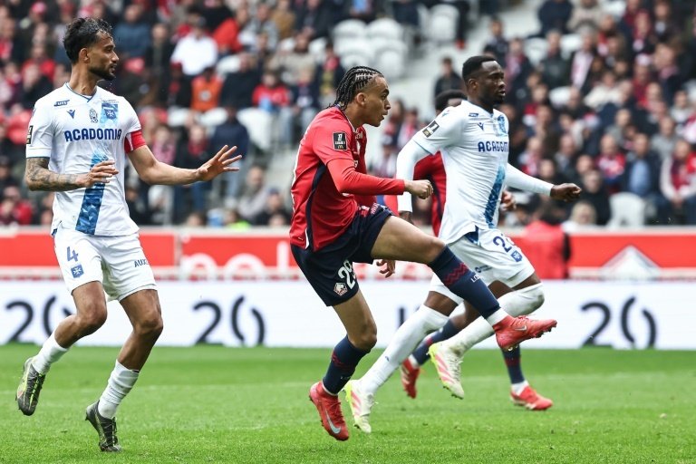 Lille domine Auxerre et s'accroche au top 4