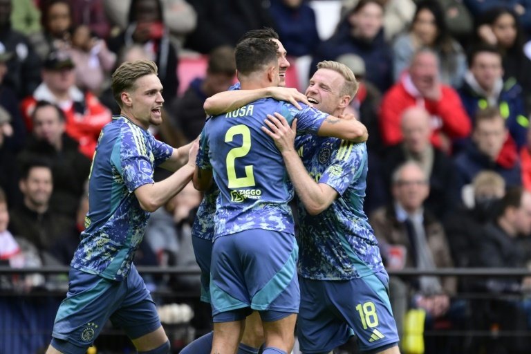 L'Ajax bat le PSV et se rapproche du titre de champion des Pays-Bas