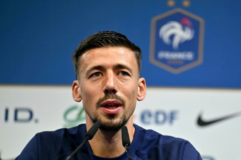Lenglet revient de loin en équipe de France