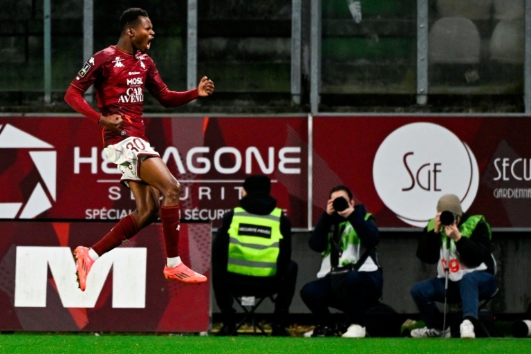 Metz vence Nice por 2 a 1 e garante terceira vitória seguida