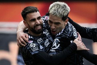 Un but en toute fin de match du jeune père Romain Del Castillo a permis à Brest de reprendre la deuxième place en gagnant, contre le cours du jeu, à Lorient (0-1), dimanche, pour la 27e journée de Ligue 1.