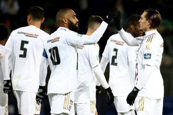 Lyon-Strasbourg, affiche entre clubs de Ligue 1, ouvre mardi les quarts de finale de la Coupe de France avant l'entrée des outsiders, Rouen (National) contre Valenciennes (L2) mercredi et Le Puy (N2) contre Rennes (L1), jeudi.