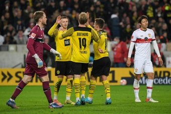 Allemagne: Dortmund gagne et revient à six points du Bayern