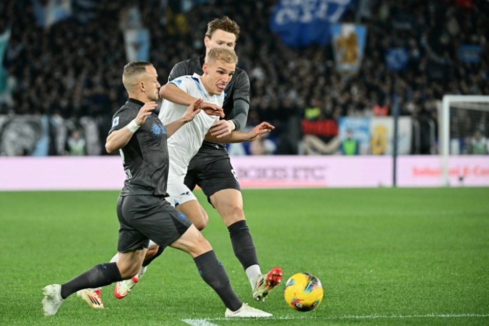 Gustav Isaksen (centre) buteur pour la Lazio à Rome. AFP