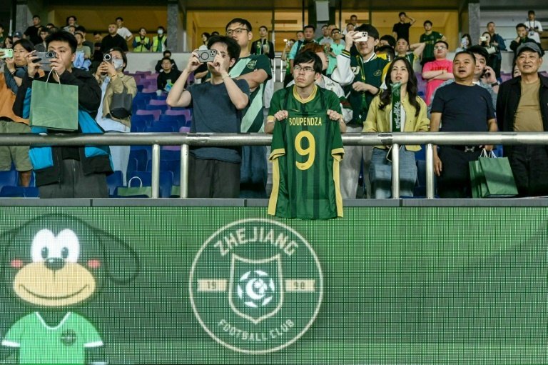Le club chinois du Aaron Boupendza joue seulement quelques heures après son décès