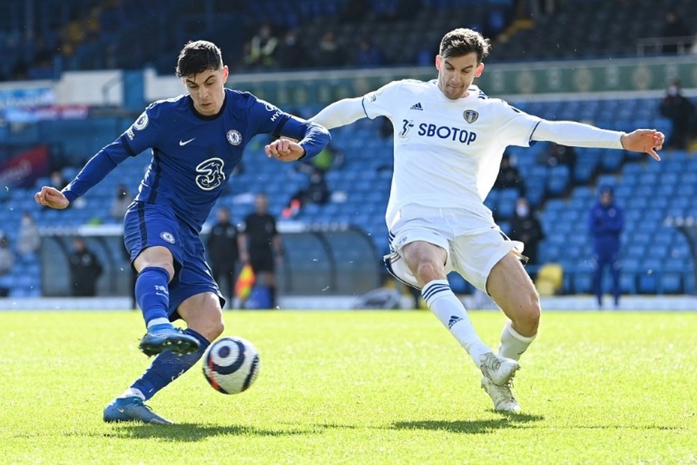 Freiné par Leeds, Chelsea rate le podium. afp