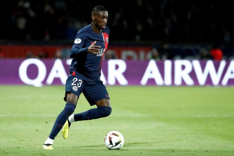 Les possibles absences d'Ousmane Dembélé et de Kylian Mbappé, amoindris et dispensés d'entraînement mardi, pourraient permettre à Randal Kolo Muani, en perdition avec le PSG, de refaire surface, mercredi à Nice en match en retard de la 32e journée de Ligue 1.