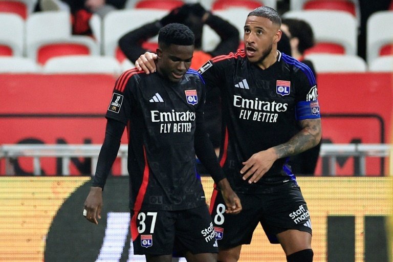 Nice, battu par Lyon, rate l'occasion de rejoindre Marseille