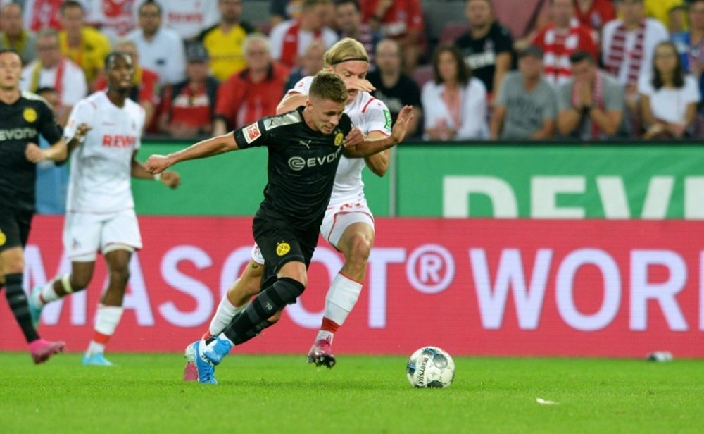 Thorgan Hazard (devant), lors du match de Bundesliga face à Cologne. AFP