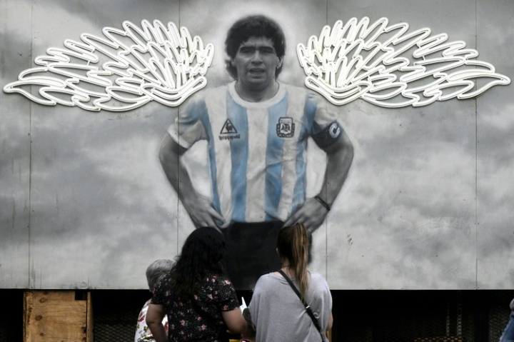 Maradona, un an après: Diego est parti, Dieu est partout. afp