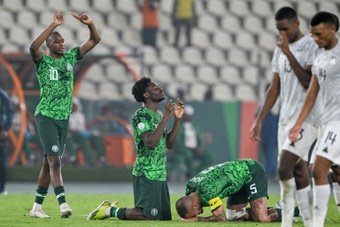 Le Nigeria s'est qualifié pour sa huitième finale de Coupe d'Afrique en venant à bout de l'Afrique du Sud (1-1, 4 t.a.b. à 2) après avoir cru l'emporter 2-0 bien plus tôt, mercredi à Bouaké.