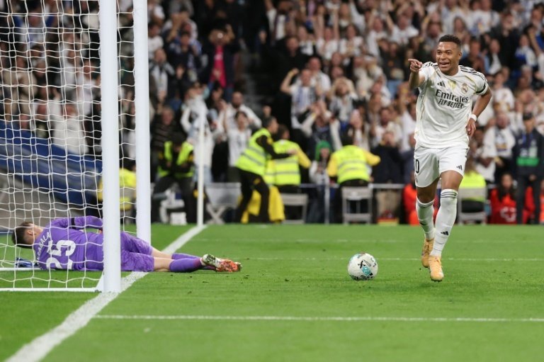 Le Real Madrid, avec un doublé de Mbappé, s'échappe en tête de Liga