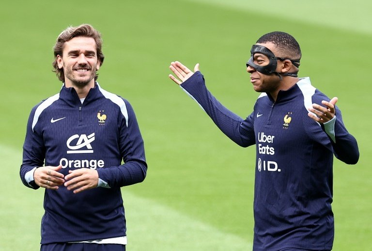 Premières places en jeu pour France et Angleterre