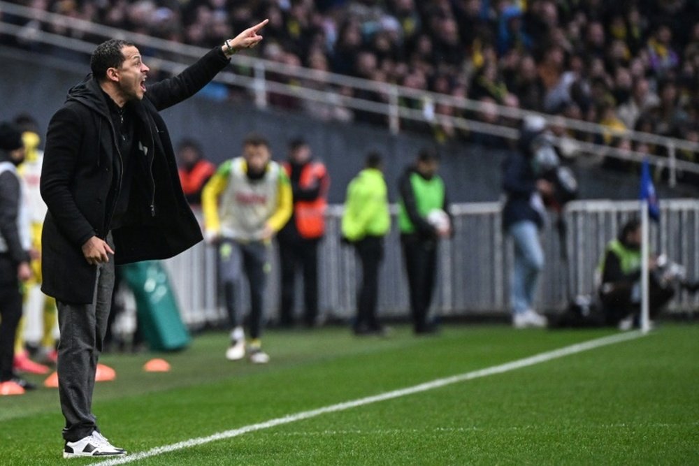 L'entraîneur de Strasbourg Liam Rosenior lors du match de L1 face au FC Nantes. AFP