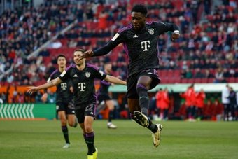 Décimé par les blessures, la dernière en date de Kingsley Coman, le Bayern Munich s'est imposé samedi sur la pelouse de sa bête noire Augsbourg (3-2) et met la pression sur Leverkusen qui reçoit le Borussia Mönchengladbach en soirée (18h30).
