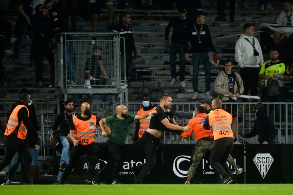 Jean-Michel Blanquer réagit aux multiples incidents entre supporteurs constatés en Ligue 1. AFP