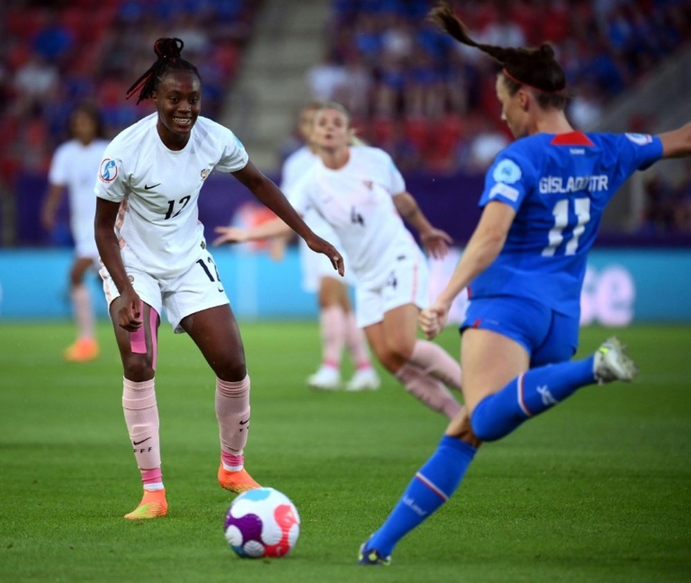 Les Bleues accrochées, le joker Malard abat ses cartes. afp