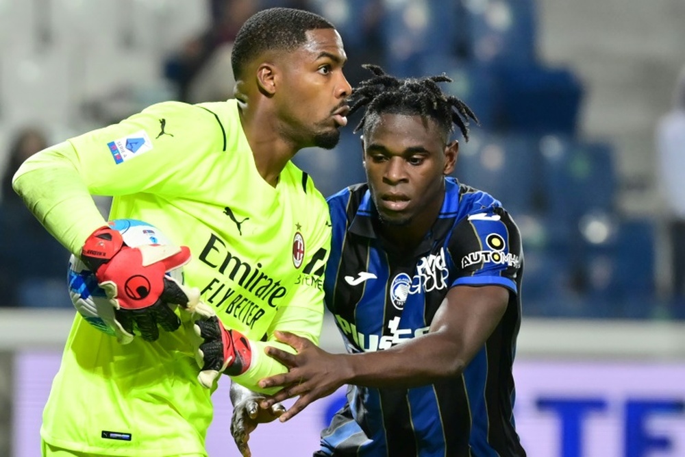 Opéré d'un poignet, Mike Maignan absent dix semaines (AC Milan). AFP