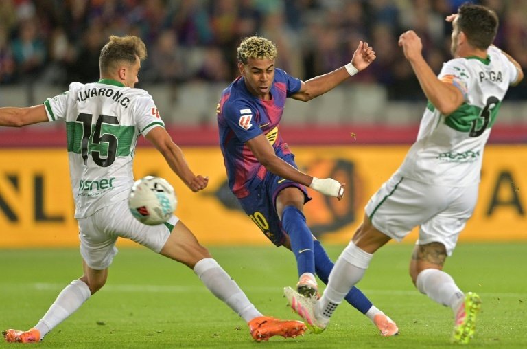 Il Barça batte l'Elche e resta in scia del Real Madrid