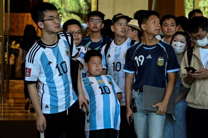 Arrivée en Chine digne d'une rock star pour Lionel Messi .afp