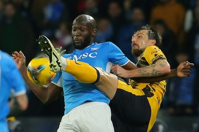Naples arrache le nul et maintient le suspense