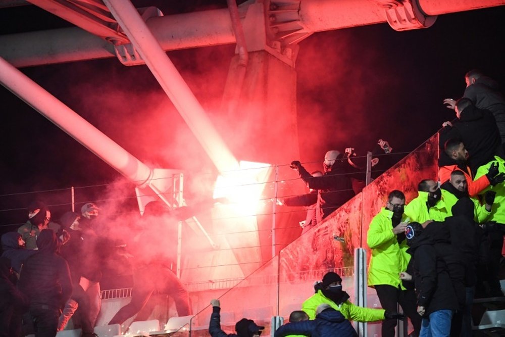 Incidents Paris FC-Lyon: huit supporters parisiens interdits de stade. AFP