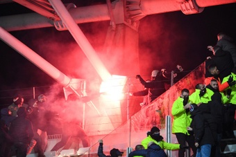 Privé de son stade, le Paris FC fait appel après les incidents contre l'OL. AFP