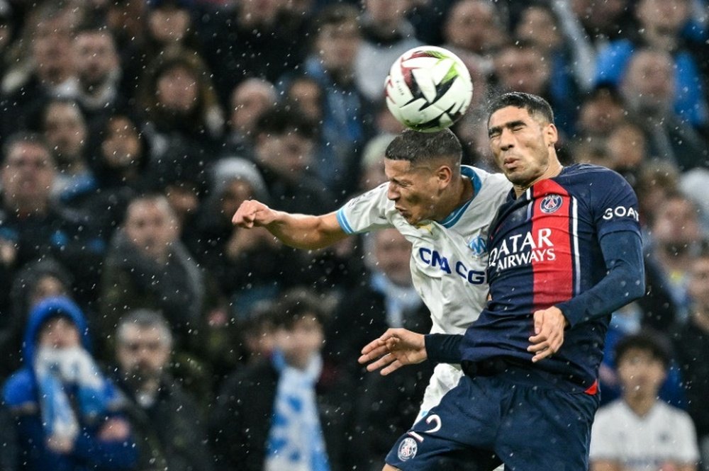 Amine Harit et le Parisien Achraf Hakimi. AFP