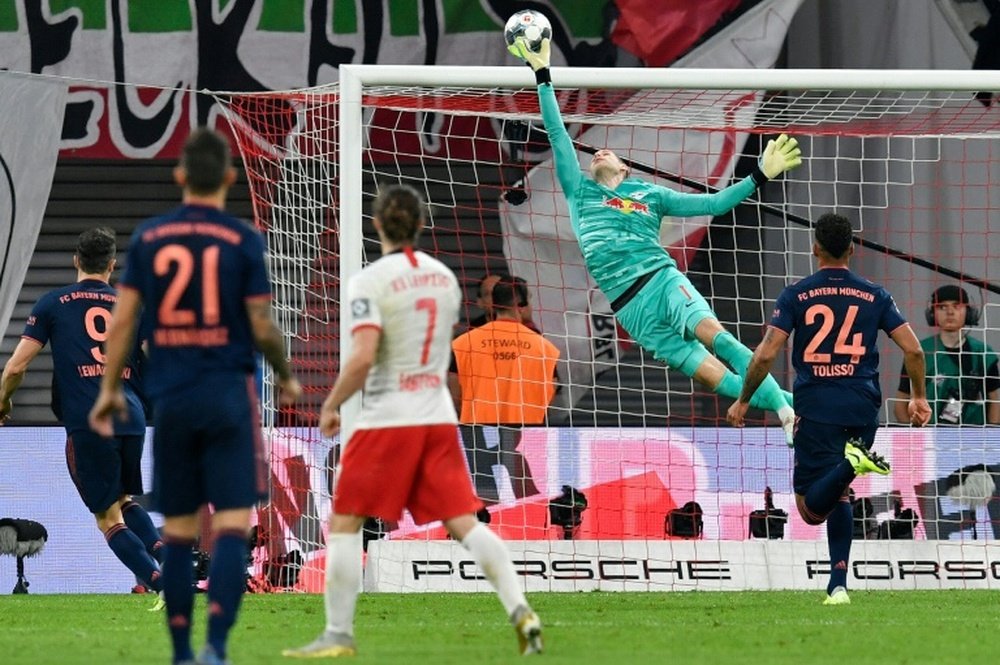 Peter Gulacsi sauve un but lors du match nul à domicile 1-1 face au Bayern Munich. AFP