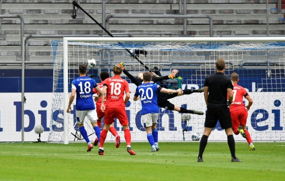 Schalke s'effondre à domicile contre Augsbourg. AFP