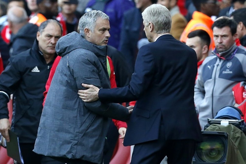 José Mourinho et Arsène Wenger lors d'un match à l'Emirates Stadium. Goal
