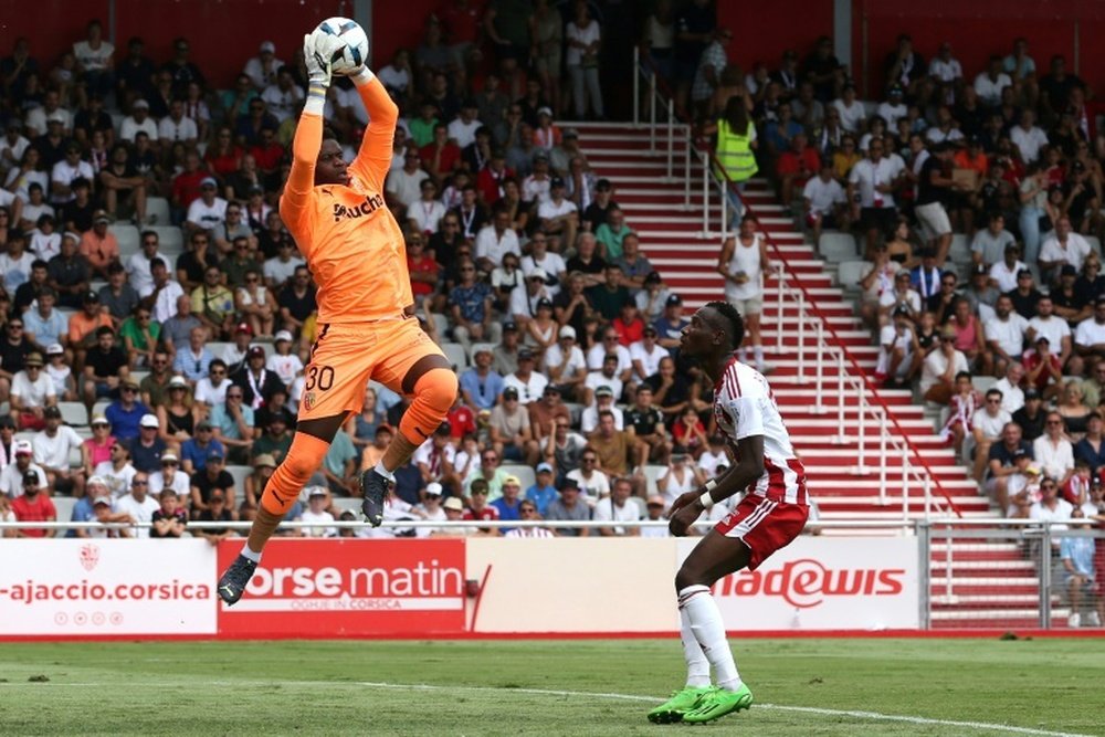 À Lens, Brice Samba fait déjà l'unanimité. AFP