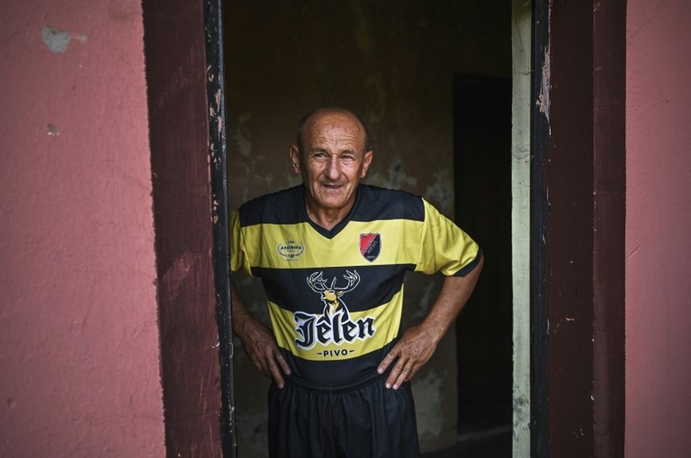 Bon pied bon oeil: en Serbie, un footballeur sur le terrain depuis 50 ans. AFP