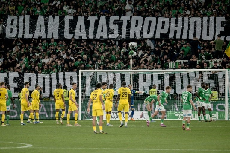Saint-Etienne relégué, Nice, Lille et l'OL accrochent l'Europe