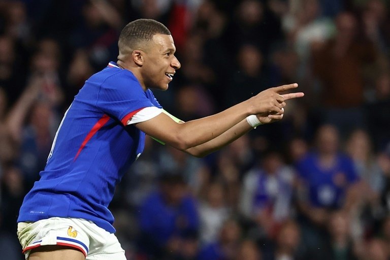 Portée par son leader Kylian Mbappé, buteur et passeur, l'équipe de France a remporté le premier de ses deux matches de préparation pour l'Euro-2024 (14 juin - 14 juillet) contre le Luxembourg (3-0), mercredi à Metz.