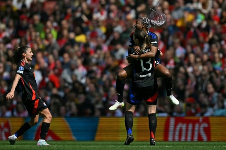 L'OL gagne ric-rac chez Arsenal (2-1) le match aller des demis-finales de la C1