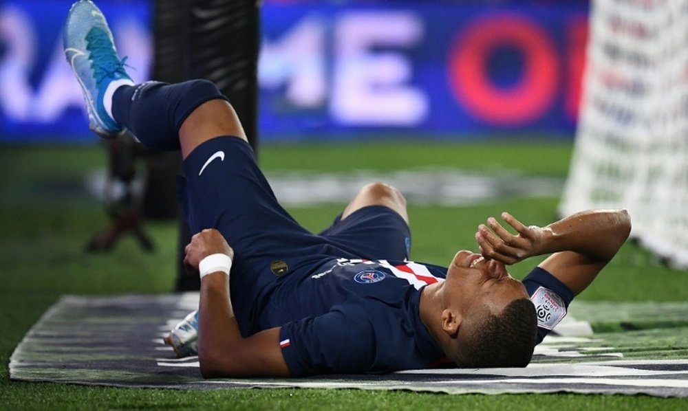 Blessure musculaire pour Cavani et Mbappé. AFP