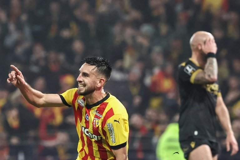 Lens renverse Nantes (3-2) dans un match fou