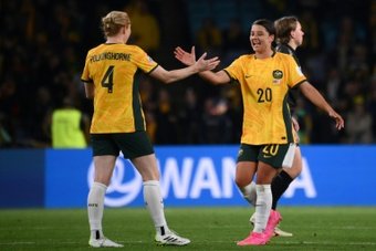 L'Australie, pays co-organisateur du Mondial, s'est qualifiée lundi en battant (2-0) le Danemark avec le retour de sa star Sam Kerr et retrouvera en quarts de finale samedi prochain la France ou le Maroc. 