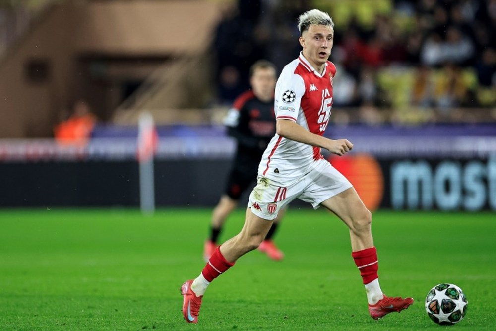 Le milieu russe Aleksandr Golovin balle au pied lors dun match de Ligue des champions. AFP
