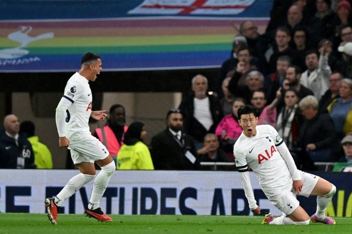 Tottenham, vainqueur de Fulham (2-0), reprend seul la tête du championnat