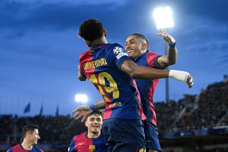 Raphinha et Yamal régalent et envoient le Barça en quarts de finale