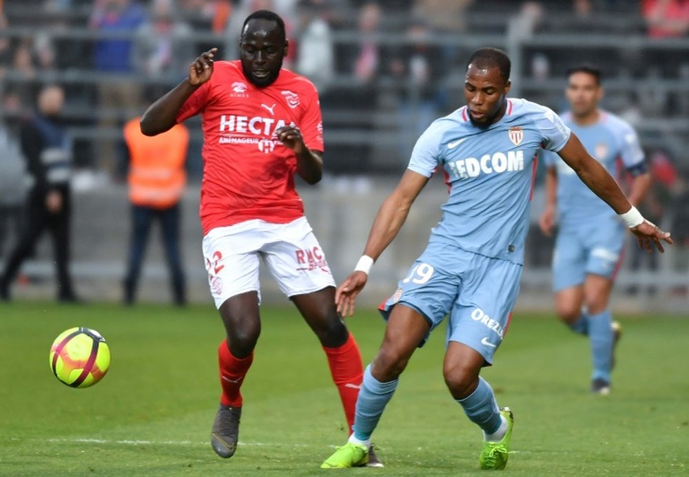 Djibril Sidibé lors de la défaite à Nîmes en 36e journée de L1. AFP