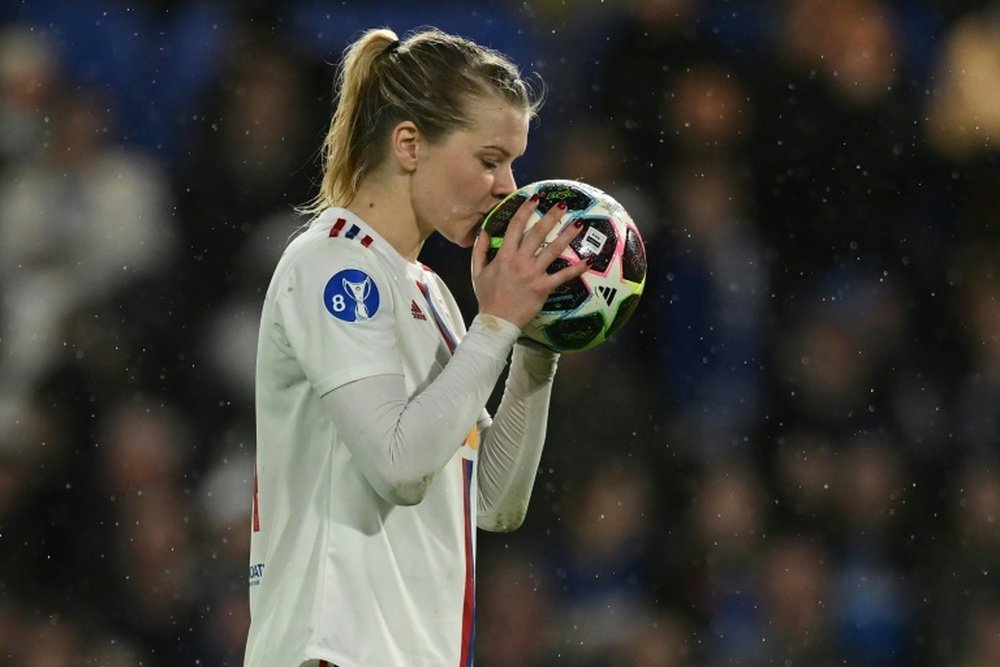 Hegerberg (Lyon) en pointillés. AFP