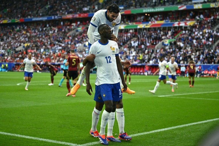 Au terme d'un match irrespirable et longtemps cadenassé, l'équipe de France a arraché in extremis sa qualification pour les quarts de finale de l'Euro-2024 en venant à bout lundi de la Belgique (1-0), et poursuit sa route, même si elle est loin d'être totalement guérie. 
