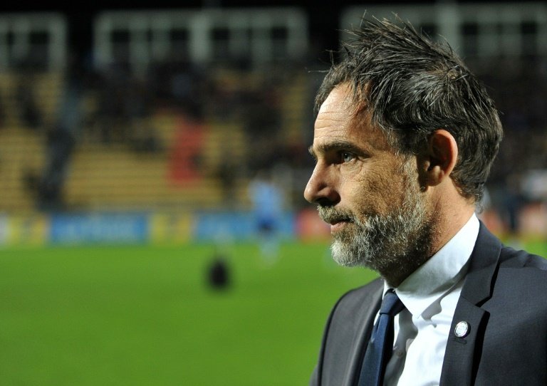 Marco Simone, alors entraîneur de Tours, lors du match de Coupe de la Ligue face à Angers. AFP
